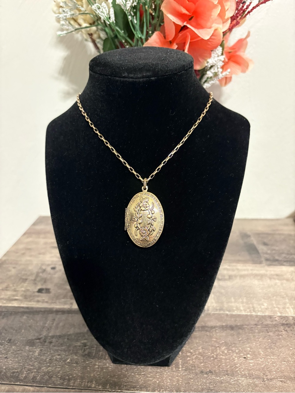 Gold Floral Oval Locket Necklace - Women Jewelry